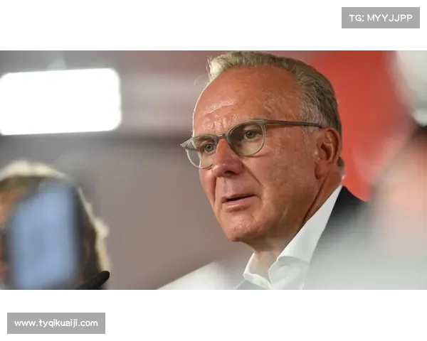 拜仁历史传奇鲁梅尼格的关键角色与贡献分析